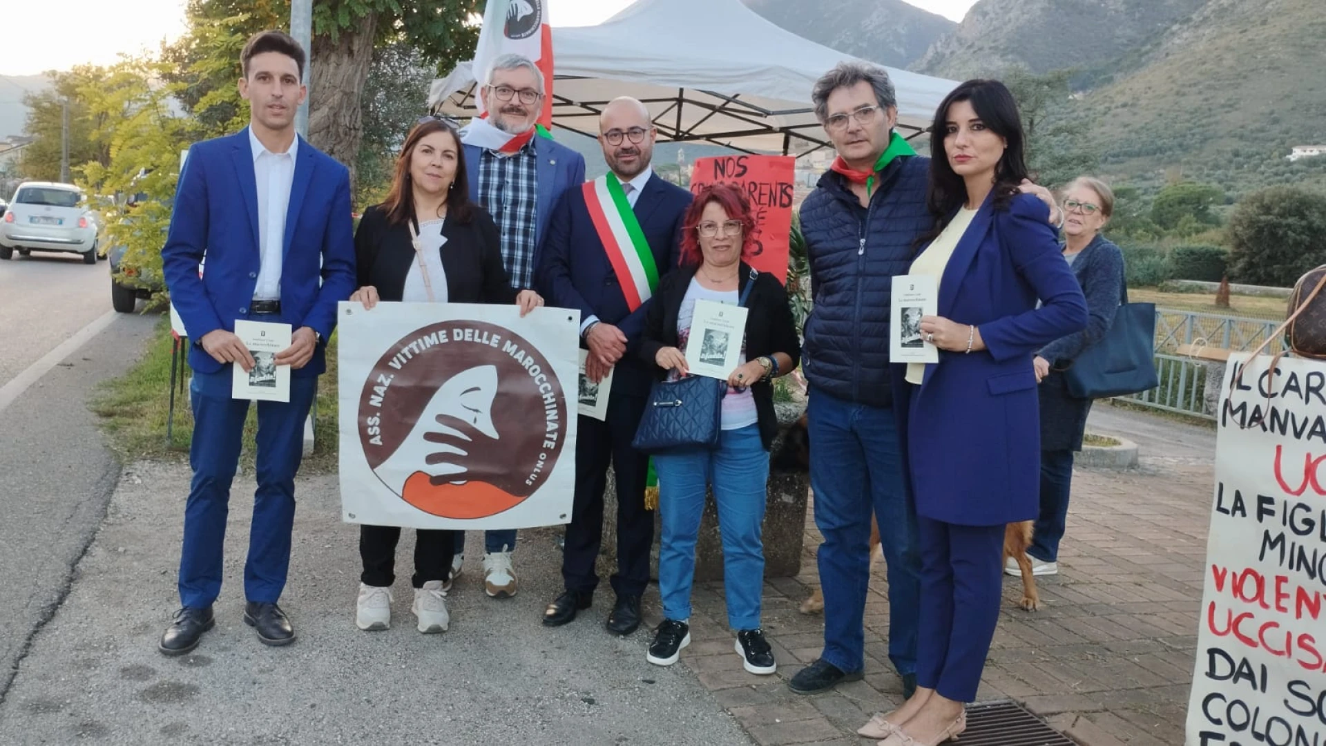 Una delegazione dell’Associazione Nazionale Vittime delle marocchinate, ha effettuato un presidio ieri pomeriggio, sabato 2 novembre 2024, davanti al cimitero militare francese di Venafro (Isernia).